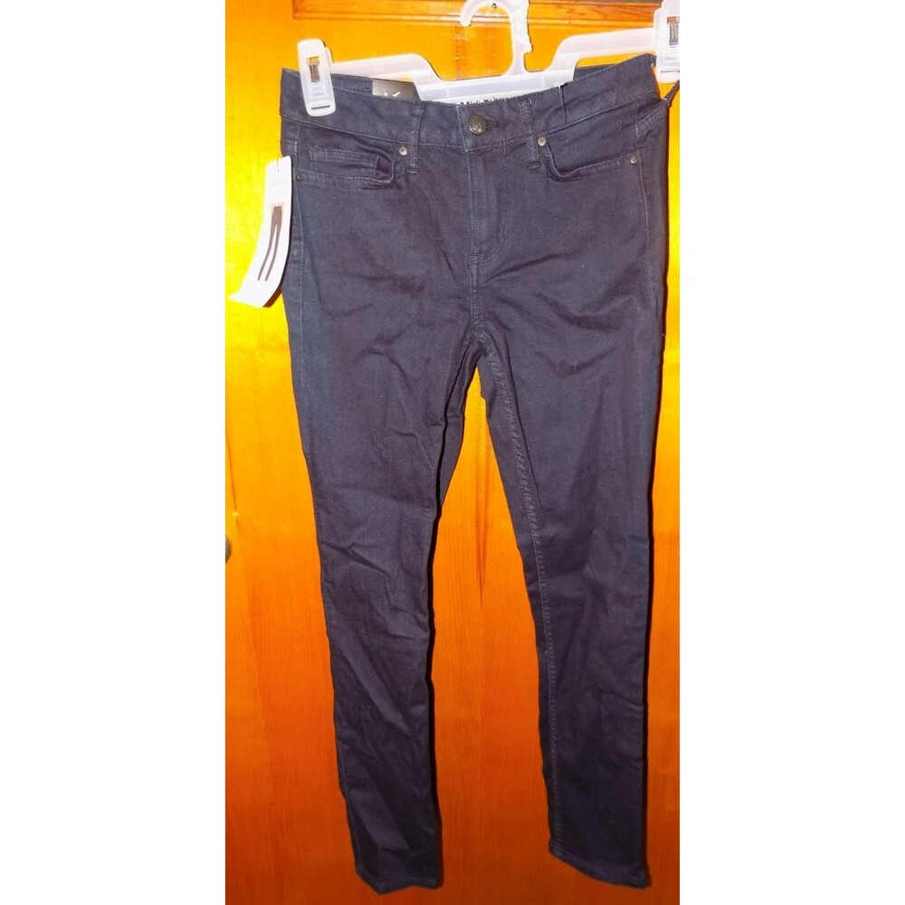 New Women's Calvin Klein size 2 skinny jeans